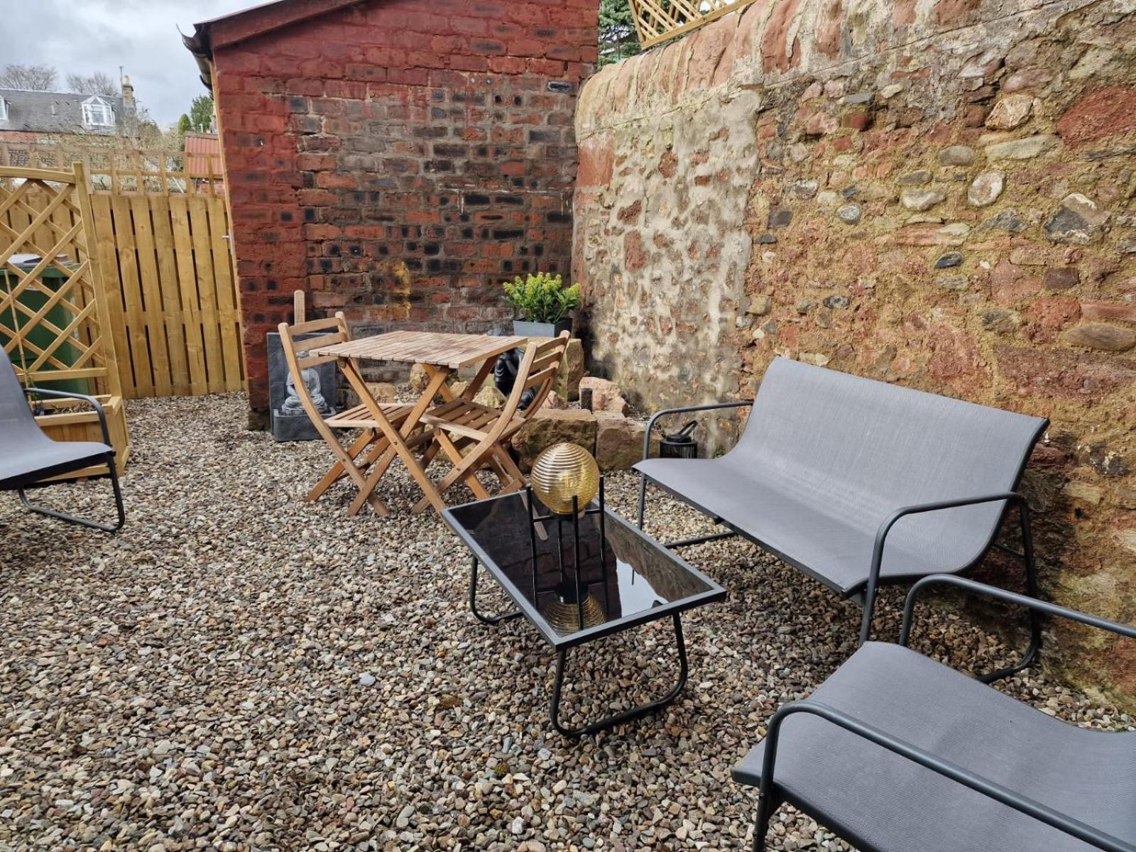 ブレアゴーリーGrange8 Luxury Snug & Courtyard In Blairgowrieアパートメント エクステリア 写真